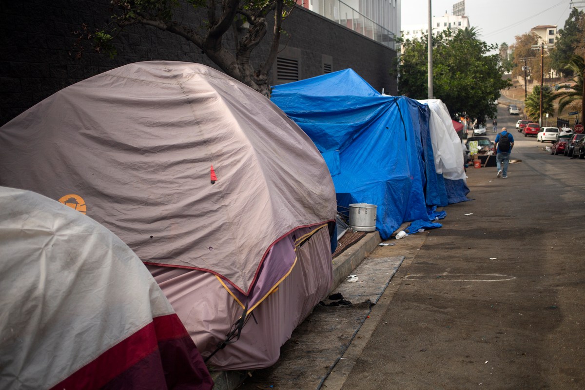 Tents line the curb at a homeless encampment in the Rampart Village neighborhood of Los Angeles on Nov. 17, 2021. Photo by Miguel Gutierrez Jr./CalMatters