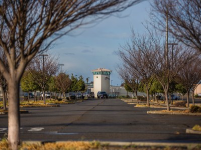 A watchtower at the California Health Care Facility in Stockton on Feb. 5, 2023. Photo by Rahul Lal, CalMatters