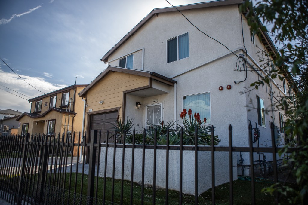 A halfway house in Los Angeles on Feb. 3, 2023. Photo by Larry Valenzuela, CalMatters/CatchLight Local