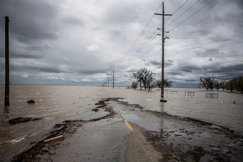 Dairy Avenue flooded with water near Hansen Ranches south of Corcoran March 22, 2023. Photo by Larry Valenzuela, CalMatters/CatchLight Local