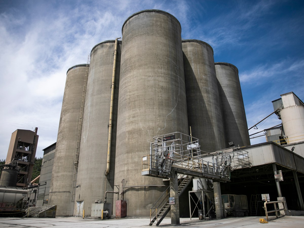 Climate-friendly cement? California takes on a high-carbon industry