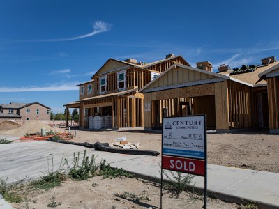 New housing construction in a neighborhood on the outskirts of west Fresno on June 15, 2023. Photo by Larry Valenzuela, CalMatters/CatchLight Local