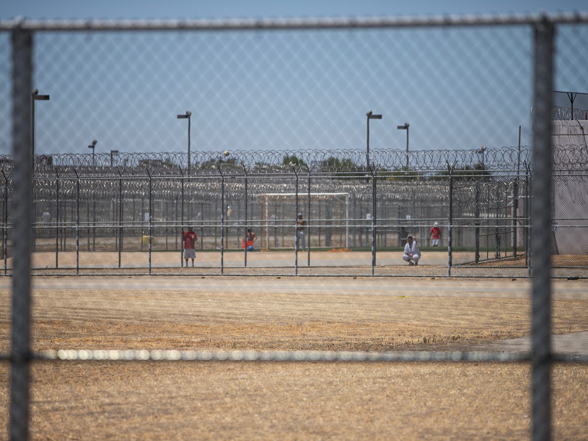 California says ICE detainees have labor rights. They earn $1 a day scrubbing bathrooms