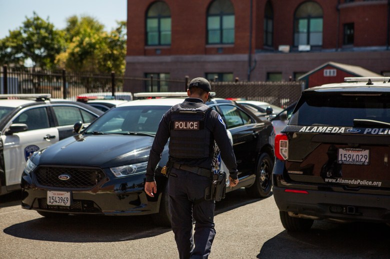 An officer walks to his car at the Alameda Police Department in Alameda on Aug. 28, 2023. Photo by Semantha Norris, CalMatters