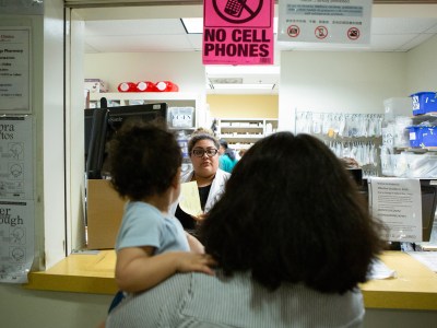 A patient waits in line to pick up a prescription at La Clinica in Oakland on Sept. 26, 2019. Photo by Anne Wernikoff for CalMatters