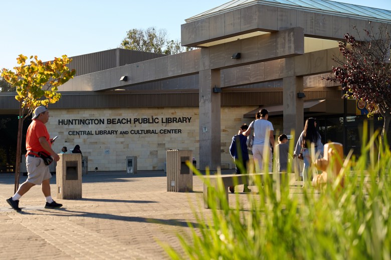 The public library in Huntington Beach Nov. 11, 2023. Photo by Lauren Justice for Cal Matters