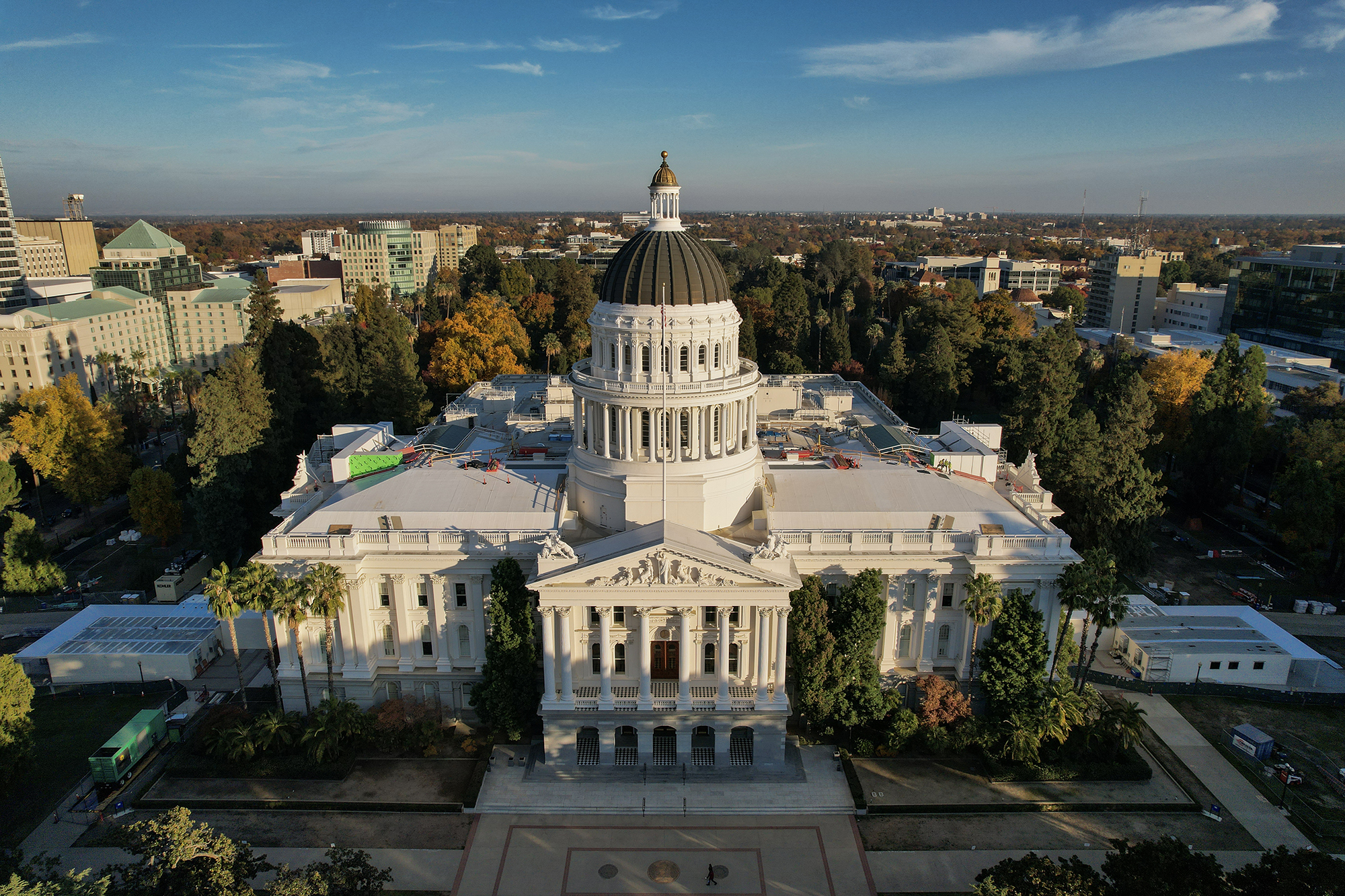 El Capitolio estatal en Sacramento el 17 de noviembre de 2022. Foto de Miguel Gutierrez Jr., CalMatters