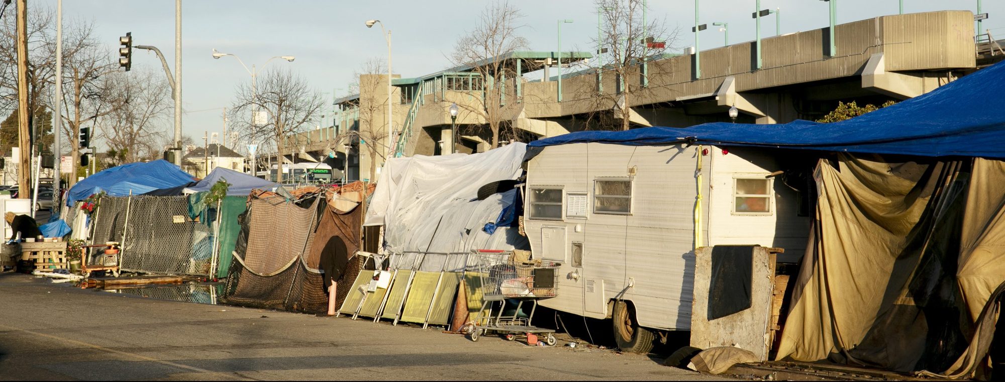 A tent encampment by the West Oakland BART station. Photo by Anne Wernikoff for CalMatters