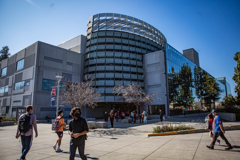 Students walk in front of the Henry Madden Library at the Fresno State campus in Fresno on Monday, Feb. 7, 2022. Photo by Larry Valenzuela for CalMatters